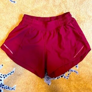 Lululemon hotty hot short red sz 4 low rise